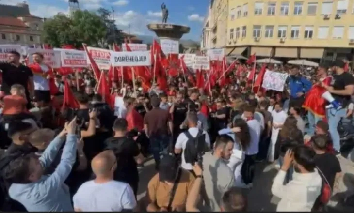 ‘Nuk do të ndalemi’/ Përfundon protesta e studentëve shqiptarë, paralajmërohet vazhdimësi e tubimeve