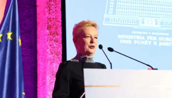 “Nuk ka bllokim negociatash”, ambasadorja franceze: Protestat e PD? Imazhe që i bëjnë keq Shqipërisë