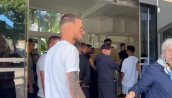 ‘Nuk kemi ku i parkojmë’, skafistët e Ksamilit në protestë para Bashkisë: Sezoni turistik nisi, paguajmë taksat por…