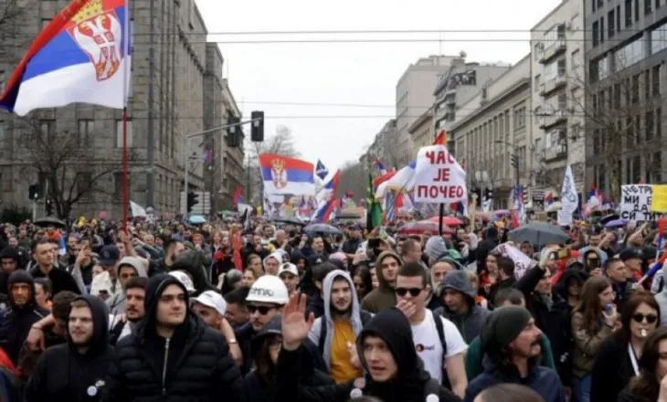 Nuk ndalen protestat në Serbi/ Mijëra studentë kundër Vuçiçit, kërkojnë zgjedhje të parakohshme