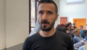 Nuk u lejuan të hynin në ambientet e tregut të fruta-perimeve, tregtarët e Vlorës mblidhen në protestë: Po pësojmë humbje ekonomike
