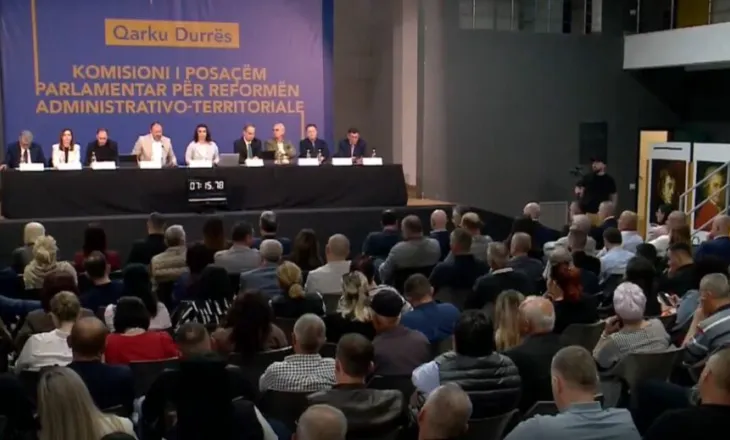 Numri i bashkive të reja ‘ndan’ PS dhe PD në Durrës/ Debate në dëgjesën me qytetarët të Komisionit të Territoriales