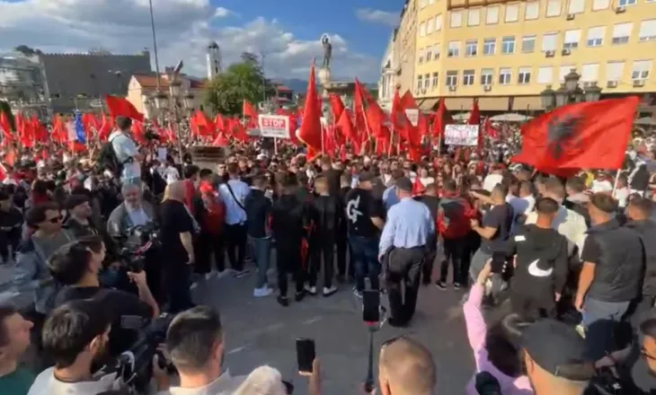 “O sa mirë me qenë shqiptarë”/ Protesta e studentëve në RMV, tubimi shoqërohet me thirrje patriotike dhe…