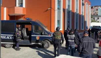 Operacion antidrogë në Elbasan, 18 në pranga, 5 në kërkim