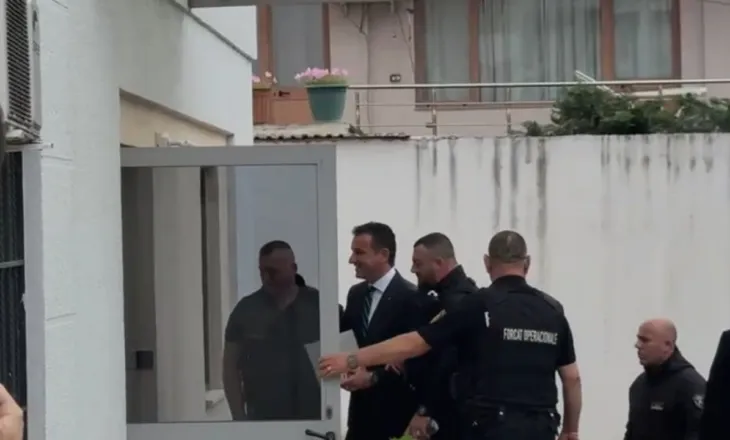 Padia ndaj prokurorit Ols Dado, Erion Veliaj mbërrin në Gjykatën Administrative