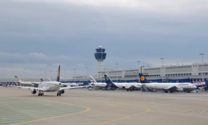Panik në aeroportin e Athinës, avioni me 184 persona në bord pëson defekt në ajër dhe detyrohet të bëjë ulje emergjente