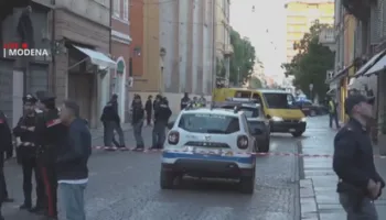 Panik në Modena, 30-vjeçari përplas turmën me makinë, 8 të plagosur