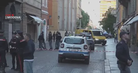 Panik në Modena, 30-vjeçari përplas turmën me makinë, 8 të plagosur