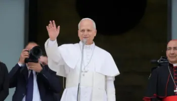 Papa do të vizitojë Francën, Macron: Nder për vendin dhe moment shprese për të gjithë