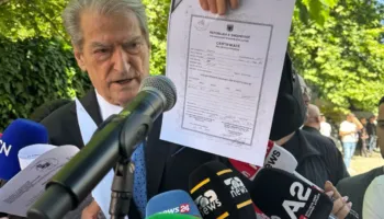 Paralajmëroi për një lajm, Berisha nxjerr deklaratën noteriale: Altin Dumani ka thënë që jeton me qira. U bë dhëndër pas përfundimit të vilës
