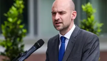 Parisi: Heqja e sanksioneve ndaj Iranit, jashtë diskutimit për sa kohë që Hormuzi mbetet i mbyllur!