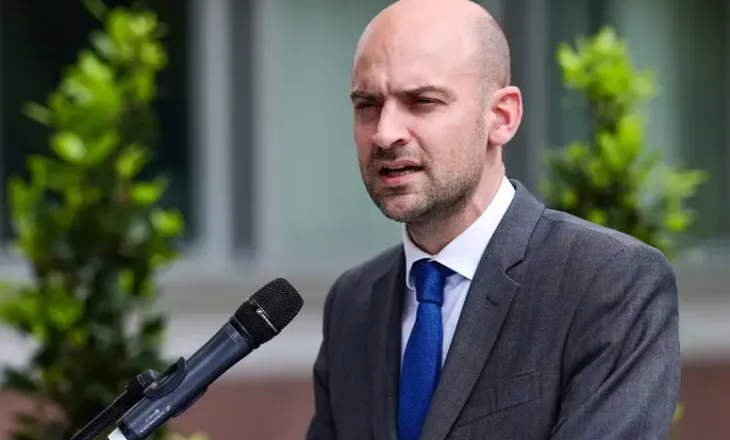 Parisi: Heqja e sanksioneve ndaj Iranit, jashtë diskutimit për sa kohë që Hormuzi mbetet i mbyllur!