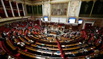 Parlamenti francez shfuqizon zyrtarisht ligjin e skllavërisë të shekullit të 17-të