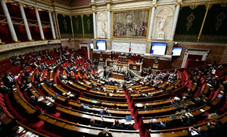 Parlamenti francez shfuqizon zyrtarisht ligjin e skllavërisë të shekullit të 17-të
