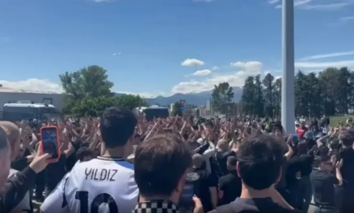 Pas disfatës me Fiorentinën, tifozët e Juventusit kontestojnë skuadrën: Respektoni ngjyrat tona