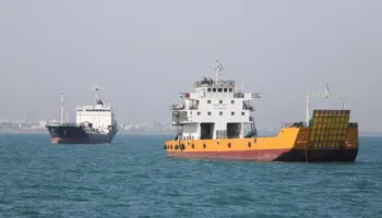 Pas sulmit ndaj Emirateve, Gjiri Persik në kaos: SHBA godasin flotën iraniane