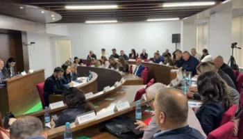 Pas Vlorës, edhe Lezha tarifa të reja për plazhet publike! Shezlonet nga 300 lekë deri në 2 mijë lekë