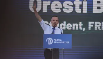 “PD nuk është e jotja, as e lëpirësve të tu”/ Anëtari i FRPD ‘shpërthen’ ndaj Berishës: Nuk më përjashton dot një…
