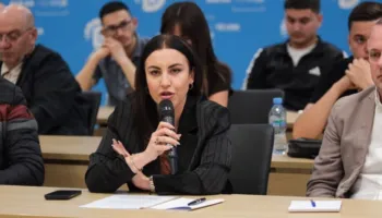 Pedagogia: “Diella” u propagandua të luftojë korrupsionin, manipuloi tendera publikë 200 mln euro