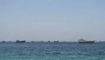 Pengoi hyrjen në Ngushticën e Hormuzit, Irani sulmon me dy raketa luftanijen amerikane