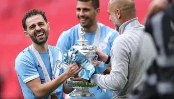 Pep përshëndet Bernardo Silvën, banda Oasis dhe festa me skuadrën e vajzave, dita perfekte e Manchester City