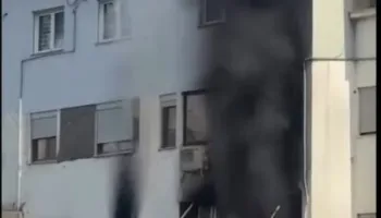 Përfshihet nga flakët një apartament në kompleksin ‘Kika 1’ në ‘Komunën e Parisit’