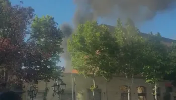 Përfshihet nga flakët tarraca e një dyqani në Rrugën e Kavajës