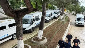 Përfundon aksioni ‘blic’ në burgjet e Lushnjës dhe Elbasanit/ Sekuestrohen sende të ndaluara dhe aksesorë komunikimi