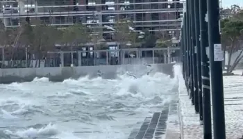 Përkeqësimi i motit në Vlorë, ndalohet lundrimi për mjetet e vogla dhe ato të peshkimit