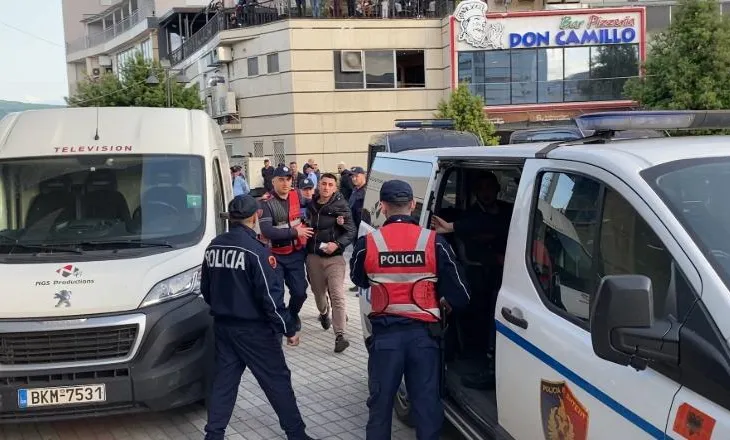 Përleshja e tifozëve në ‘Elbasan Arena’, dhjetë tifozë të KF Tiranës shoqërohen në polici