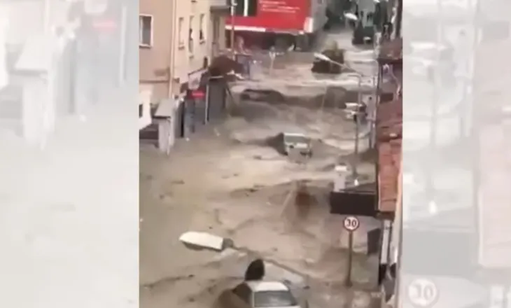 Përmbytje të mëdha në Turqi, 12 të plagosur nga shirat e rrëmbyeshëm