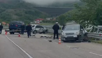 Përplasen 3 automjete në aksin Korçë – Pogradec