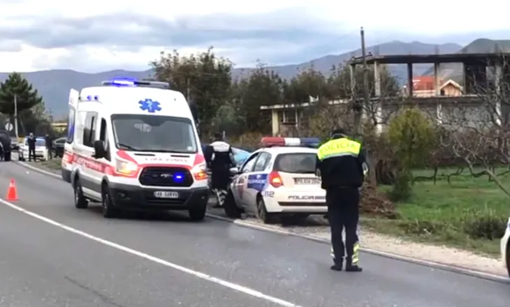 Përplasen dy automjete në Shkodër- Koplik, humb jetën një person, dëmtohen 3 persona të tjerë…