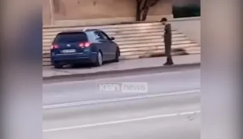 Përplasi makinën te shkallët dhe goditi derën e Kryeministrisë, e pëson 40-vjeçari