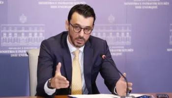 Përplasjet te aeroporti i Vlorës, ministri Karakaçi: Nuk ndërhyjmë në konflikt, por do të përdorim klauzolat e kontratës që të hapet në kohë