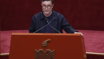 “Përtacëri mendore”, kërkoi interpelancë me Sallën, por “i doli” Demo, Braçe: Paaftësinë epike për të lexuar ligjin, s’e përcakton ti nëse…