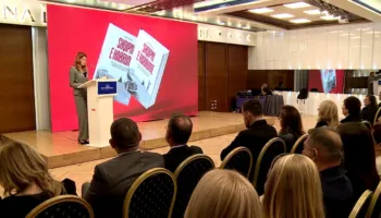 Përvjetori i ndarjes nga jeta të Artan Lames/ Familjarë, miq e kolegë bëhen bashkë në nder të publicistit