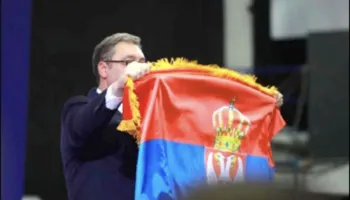 Përvjetori i pavarësisë së Malit të Zi ndez përplasje të re me Serbinë, Vuçiç sulmon festimet dhe refuzon…