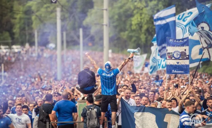 Pesë sezone në inferiore, Shalke rikthehet në Bundesligë