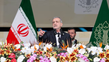 Pezeshkian hap internetin dhe sfidon “skifterët” e Republikës Islamike