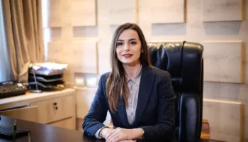 Pezullohet nga detyra dekania e Fakultetit të Drejtësisë, Dorina Hoxha konkurron për anëtare të KLGJ