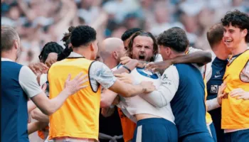 PL mbyll siparin. Arsenal nis festën. Guardiola e mbyll me lot. Tottenham shpëton, Sunderland shkruan historinë