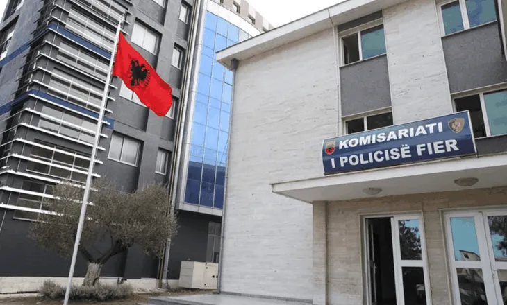 Plagosen rëndë dy të rinj në Fier, Policia shpall në kërkim 36-vjeçarin. Ja çfarë ndodhi