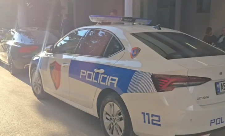 Plagosje me thikë në Korçë, 23-vjeçari përfundon në spital