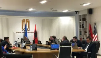 Plas sherri në KLP, debate me tone të ashpra dhe sulme mes anëtarëve, Stojani përplaset me kryetaren Bogdani…