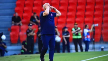 Plas te Vllaznia/ Edi Martini përplaset ashpër me lojtarët pas ndeshjes me Elbasanin, agravon debati me mbrojtësin brazilian