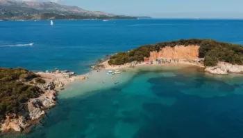 “Plazhe të kristalta”, revista amerikane: Shqipëria në fokusin e turizmit botëror