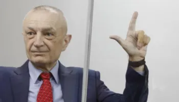 ‘Po foli ai, Ilir Meta rrezikon burgim të përjetshëm’, Idajet Beqiri: ‘Ujku’ është…