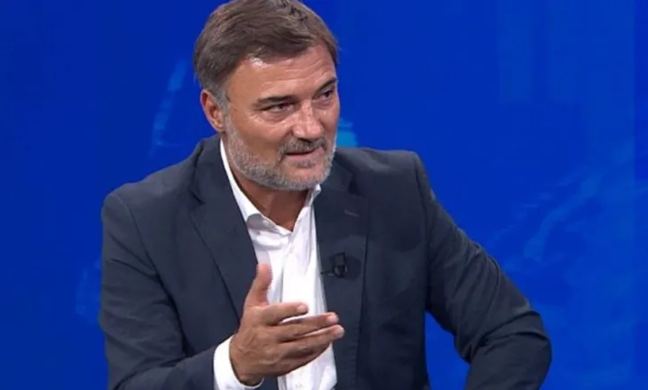 “Po i bie miti i idhullit!”, Alibeaj: Berisha në degradim total dhe agoni! Protestat po rrudhen