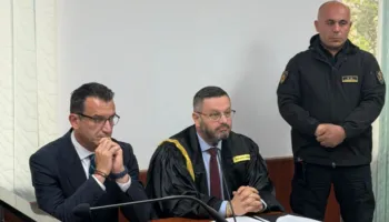 “Po më kufizojnë të drejtën për t’u mbrojtur”, Veliaj në Gjykatën Administrative: Ky pushtet i pakontrollueshëm është  arbitraritet, jo drejtësi